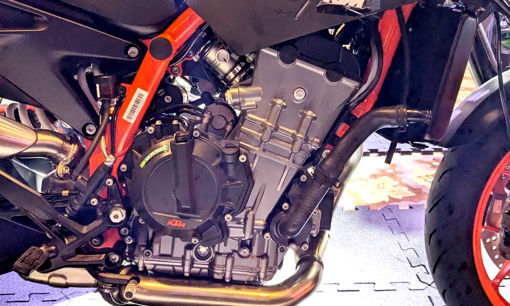 KTM 890 Duke R 889cc parallel twin engine